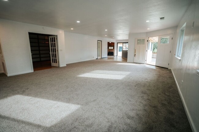 Building Photo - Spacious 4-Bedroom Home with Stunning Hilltop Views in Fortuna, CA