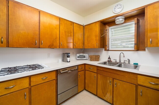 Building Photo - 3602 Ave Q 1/2