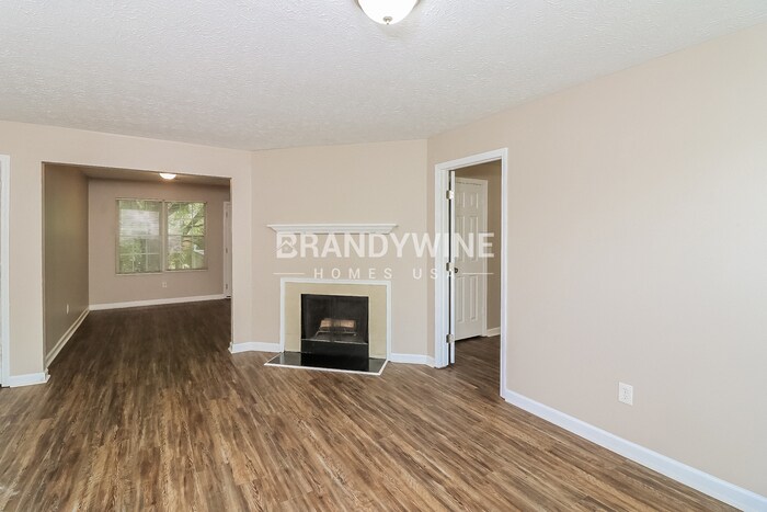 Building Photo - 631 Waynes Ct SE