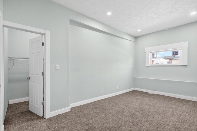 Building Photo - 3356 W 44th St