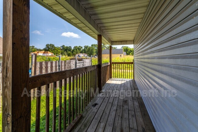 Building Photo - 152 Red Bud Ln