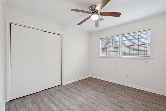 Building Photo - 3BR/2BA Home with Fireplace and Fenced Yard in Mt Pleasant