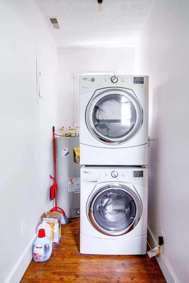 Building Photo - 241 W Water St