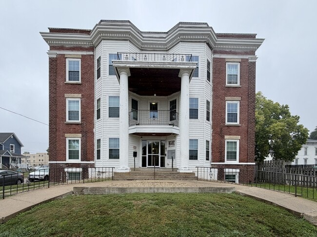 Building Photo - 640 Bluff St