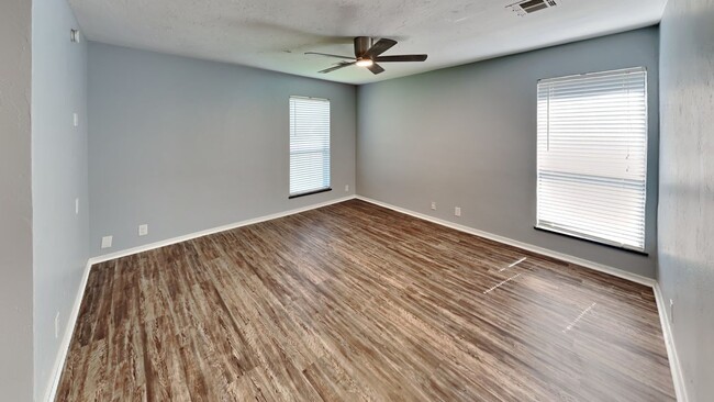 Building Photo - 3 Bedroom home with great back patio for e...