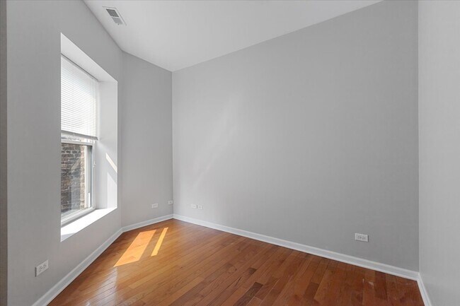 Building Photo - 7717 N Marshfield Ave