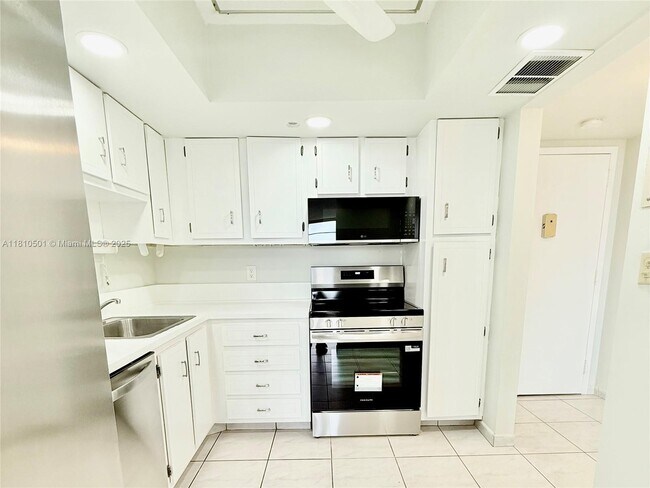 Building Photo - 1300 St Charles Pl