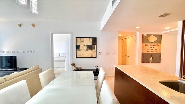 Building Photo - 475 Brickell Ave