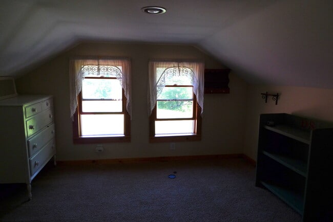 Building Photo - Charming Two-Bedroom Home in a Peaceful Wo...