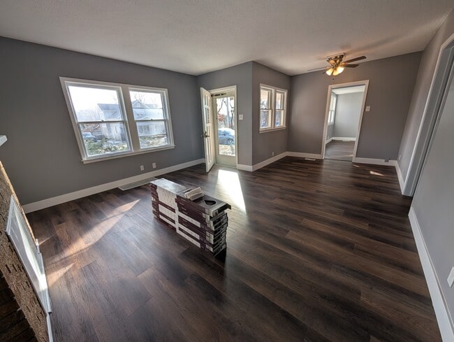 Building Photo - 621 SW Oakley Ave