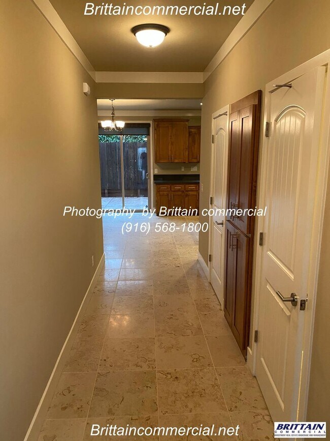Building Photo - Stunning 3 Bedroom, 2.5 Bath Single Family Home, Gated Community, Beautiful Inside & Out!