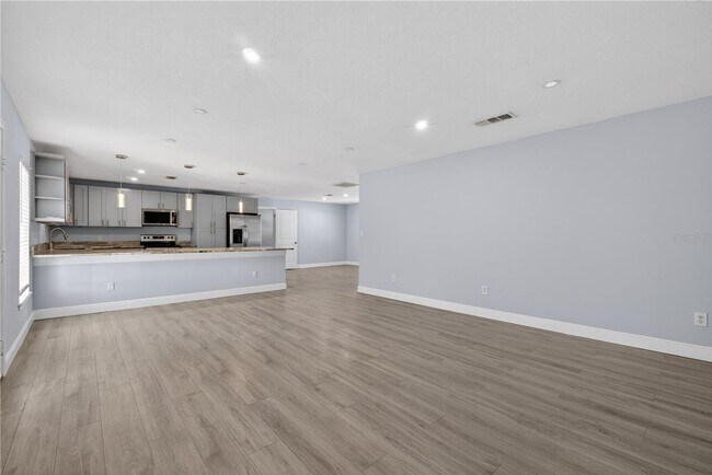 Building Photo - SINGLE FAMILY HOME IN DOWNTOWN KISSIMMEE! 3/2