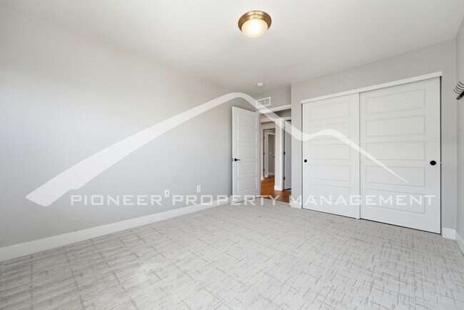 Building Photo - Stunning Home with Central AC and 2-Car Garage