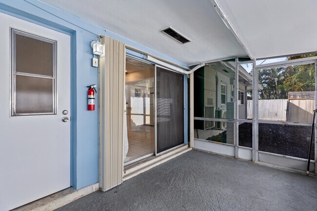 Building Photo - 1761 NE 55th St