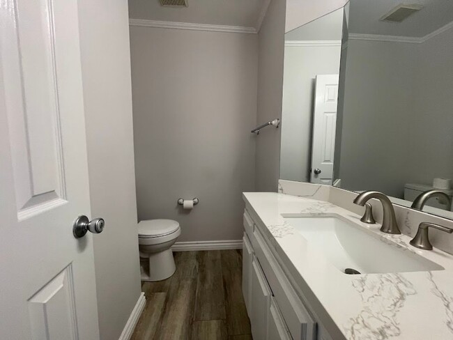 Building Photo - Newly Remodeled 3 bed 2.5 bath Long Beach ...