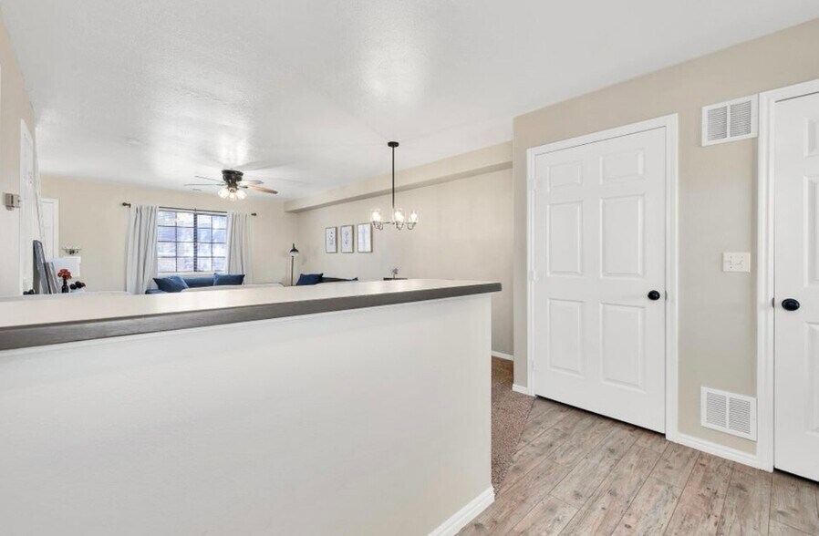 Building Photo - 1045 N 1725 W