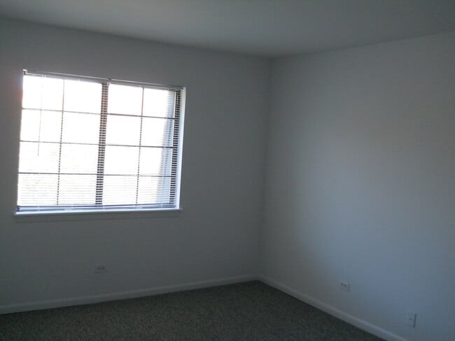 Building Photo - 104 Steeple Dr