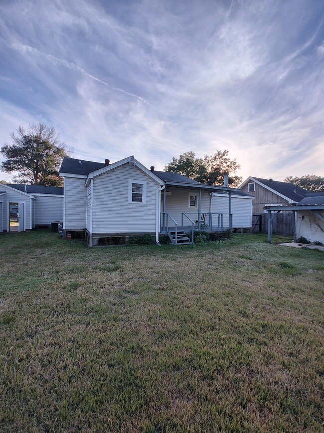 Building Photo - 1110 Johnson Ave