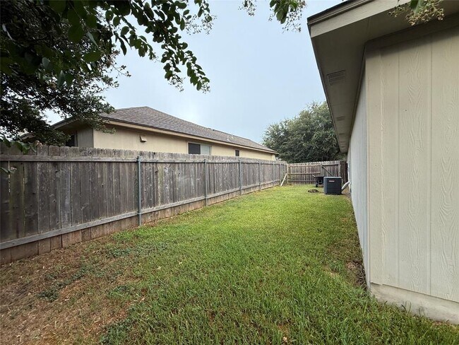 Building Photo - 25 Azalea Dr