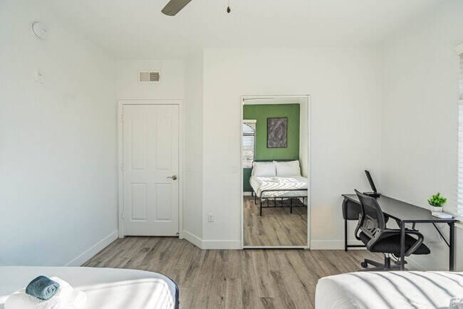 Building Photo - 2150 S 55th St