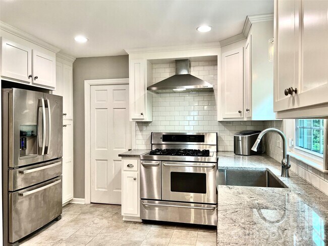 Building Photo - 6840 Newhall Rd