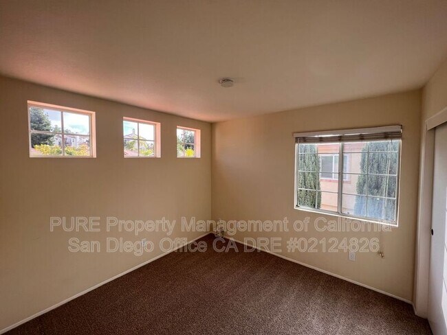 Building Photo - 564 Vista Miranda
