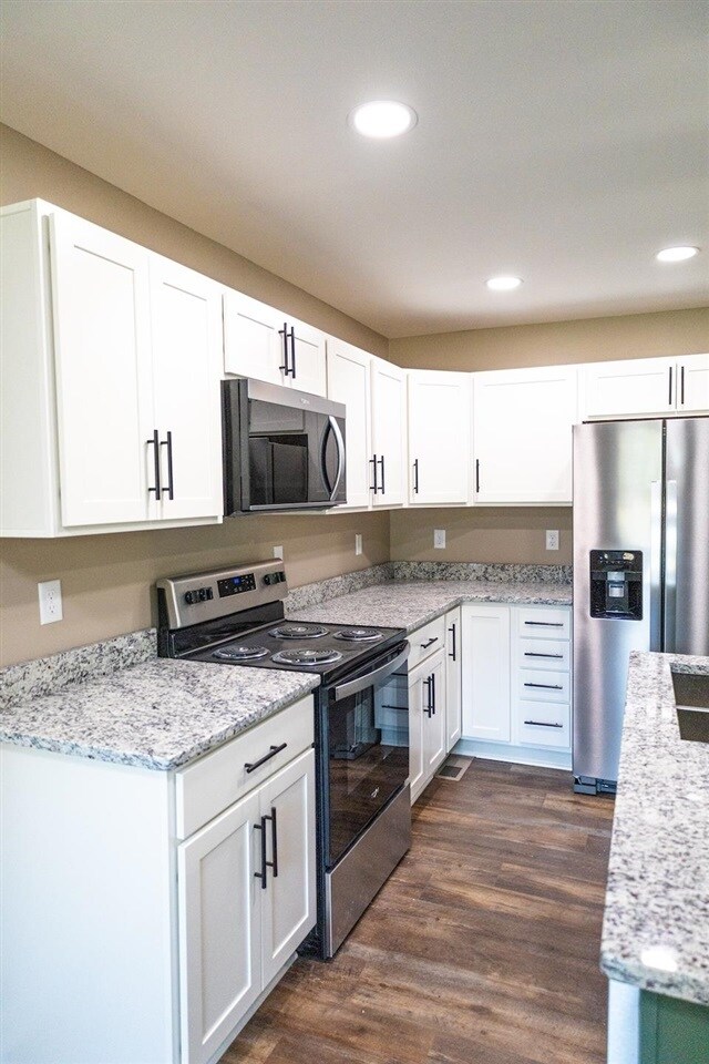 Building Photo - 516 Claremoor Ave