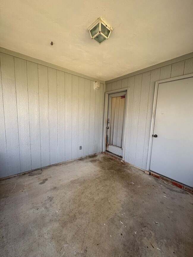 Building Photo - Family Friendly 2 Bedroom Duplex Available In Tallahassee NOW