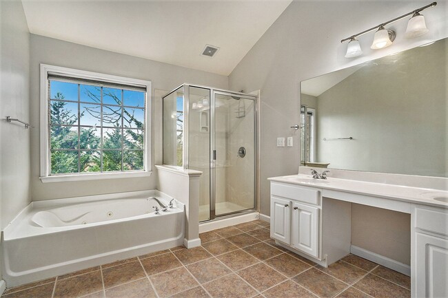 Building Photo - 1641 Emory Pl Dr NE