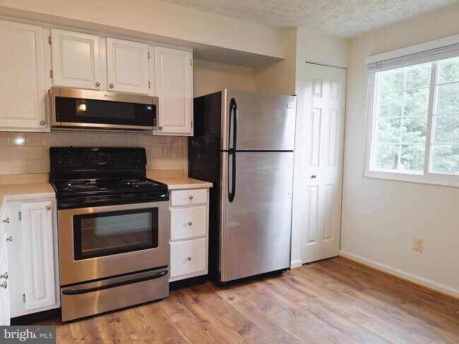 Building Photo - 505 Cross Ridge Ct