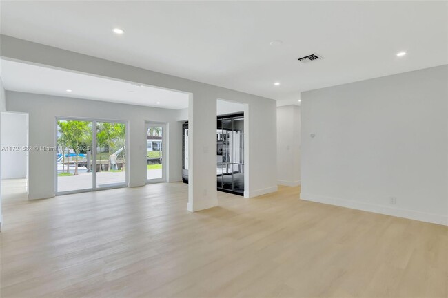 Building Photo - 1720 SW 23rd Ave