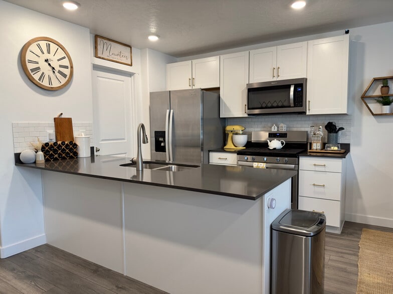 Building Photo - 2797 N Airmen Ave