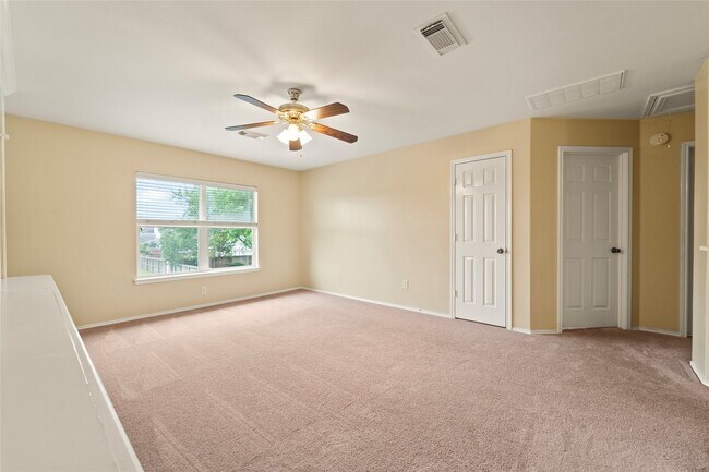 Building Photo - 32227 Willow Creek Park