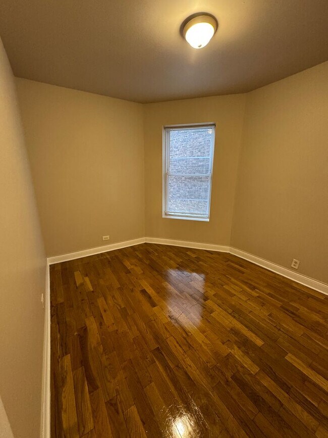 Building Photo - 4827 W Van Buren St