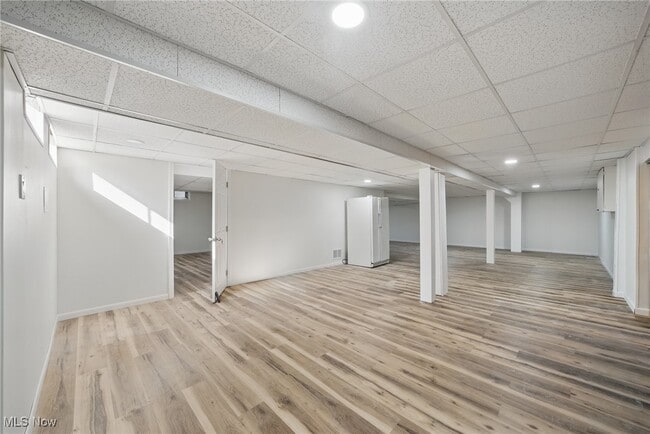Building Photo - 33115 Ledge Hill Dr