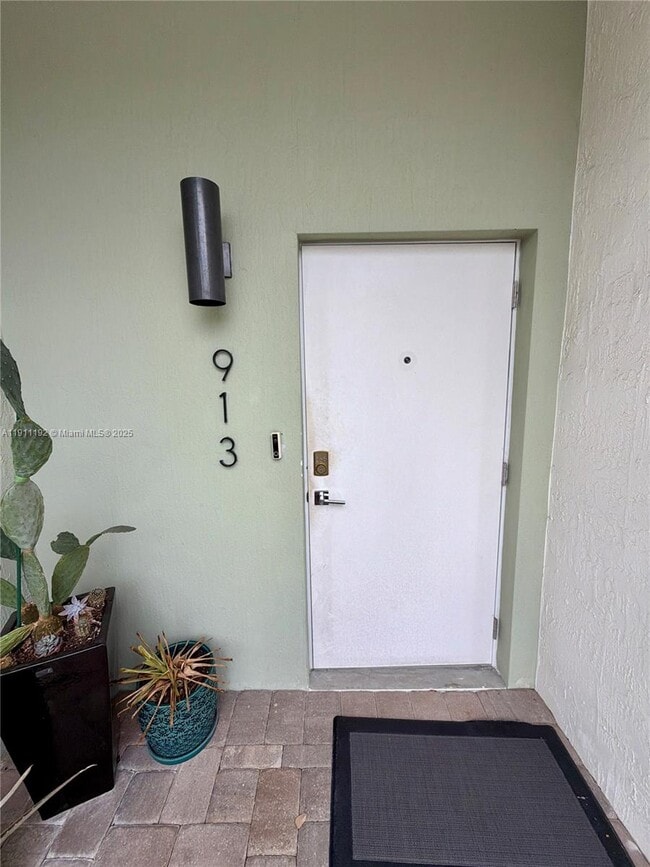 Building Photo - 913 NW 45th Ter