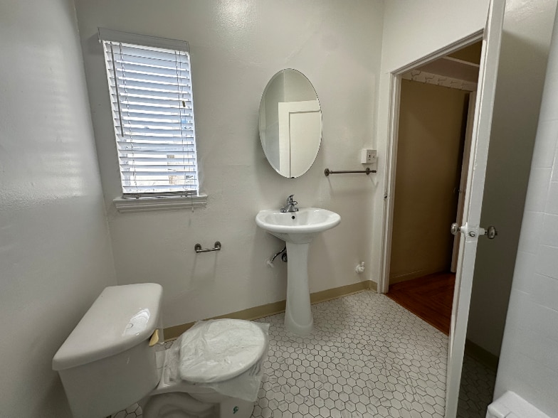 Building Photo - 2208 Carroll St