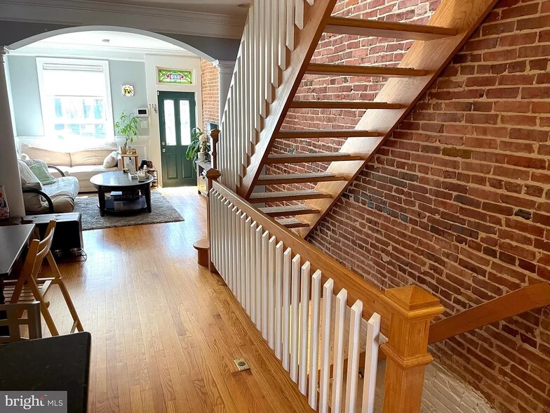 Building Photo - 520 S Curley St