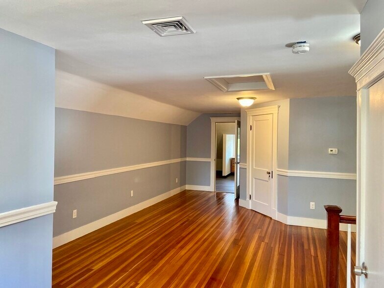 Building Photo - 123 Lagrange St