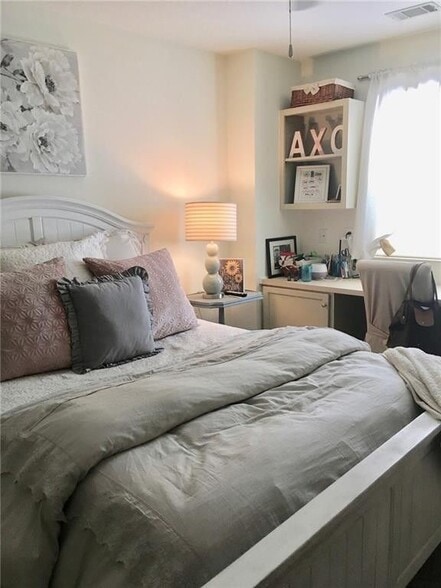 Building Photo - 203 Kelly Rd