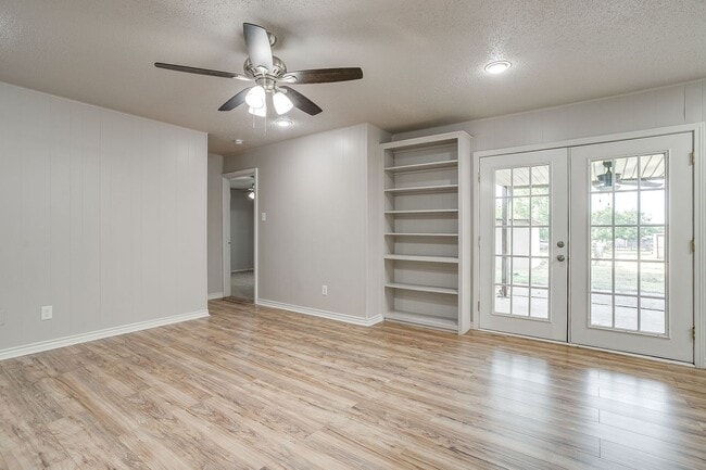 Building Photo - Move In Special - 1/2 off 1st months rent