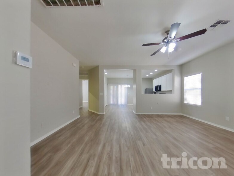 Building Photo - 15441 W Cameron Dr