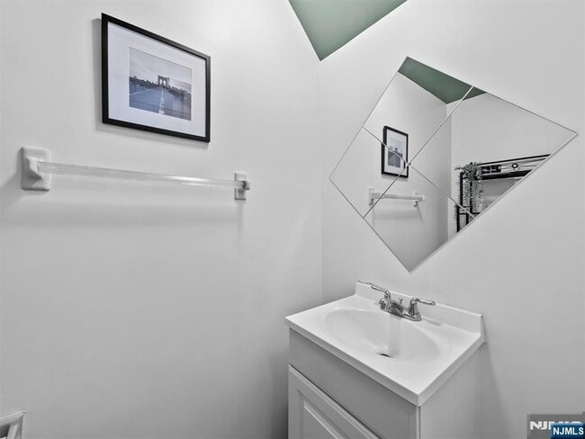 Building Photo - 17 Briarwood Ct