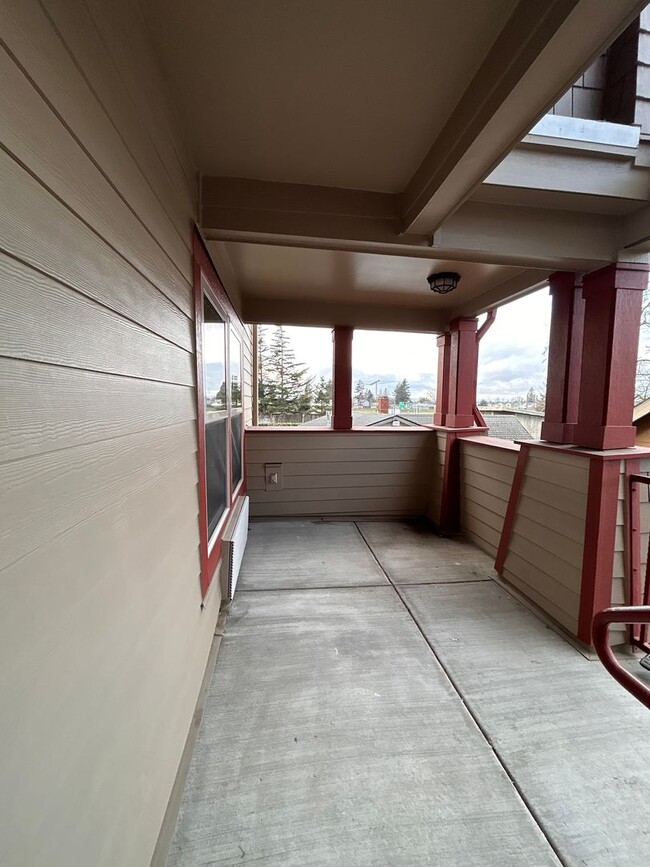Building Photo - Freshly Updated 2-Bedroom Condo in the Hea...