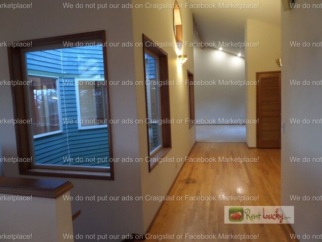 Building Photo - INCREDIBLE VIEWS!! Large 2-Bedroom + Den Duplex with 3-Car Garage in Fantastic Federal Way Neighb...