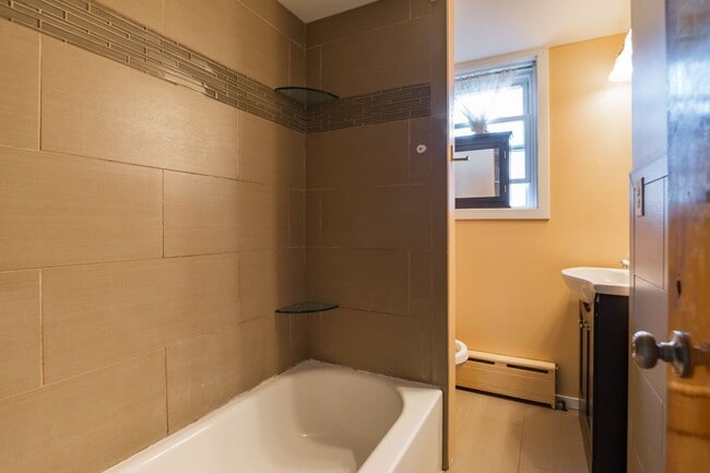 Building Photo - Charming South Philadelphia Home