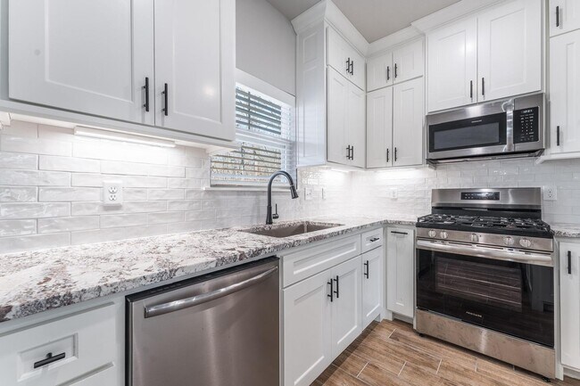 Building Photo - Welcome to this stunning 3-bedroom, 2-bathroom home that boasts a range of high-quality features ...