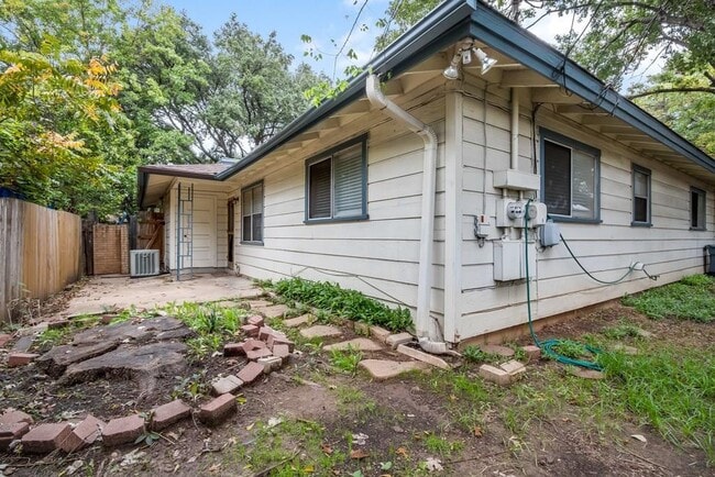 Building Photo - 2802 St Edwards Cir