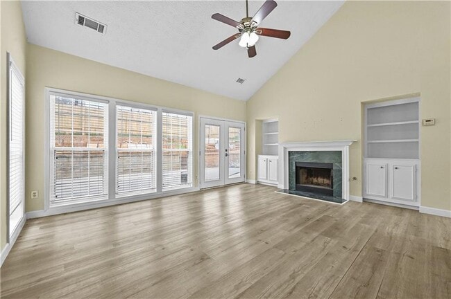 Building Photo - 675 Manor Glen Dr