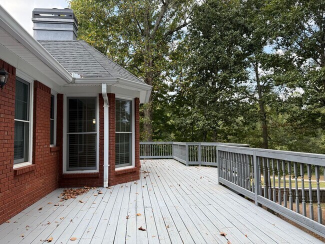 Building Photo - This beautiful brick home is located in Villa Rica and includes 6 bedrooms and 4.5 bath!